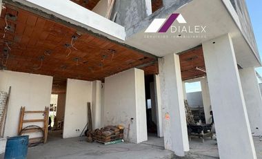 COL. DEL VALLE en San Pedro Garza García - Casa en VENTA de 1,042 m2 | 3 Niveles VISTAS PANORAMICAS