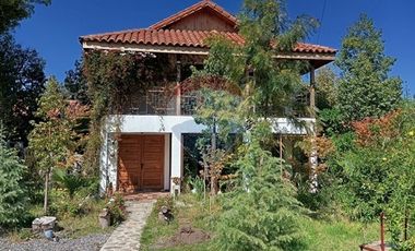 Casa + cabañas en parcela / 10 min Melipilla.