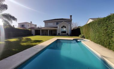 Casa con pileta en los Jazmines Pilar del Este