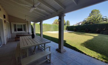 Casa con pileta en los Jazmines Pilar del Este