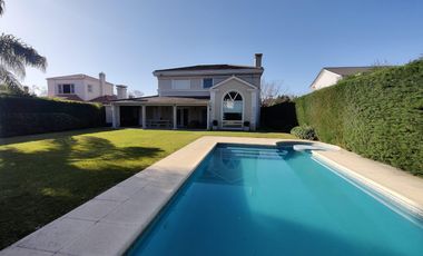 Casa con pileta en los Jazmines Pilar del Este