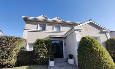 Casa con pileta en los Jazmines Pilar del Este