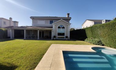 Casa con pileta en los Jazmines Pilar del Este
