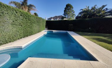 Casa con pileta en los Jazmines Pilar del Este