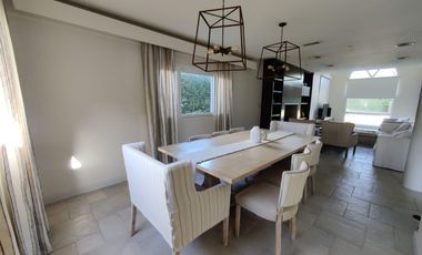 Casa con pileta en los Jazmines Pilar del Este