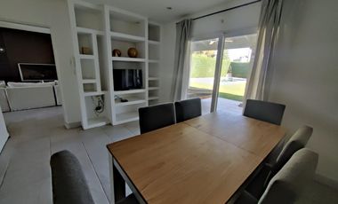 Casa con pileta en los Jazmines Pilar del Este