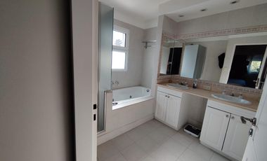 Casa con pileta en los Jazmines Pilar del Este