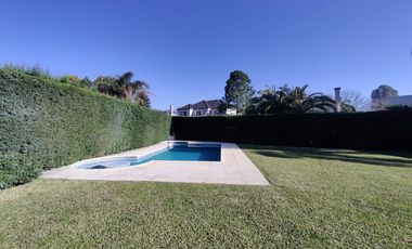 Casa con pileta en los Jazmines Pilar del Este