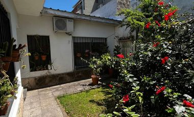 Casa con departamento en Munro - APTO CREDITO