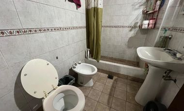 Casa tres ambientes con terraza y garage a la Venta en Wilde