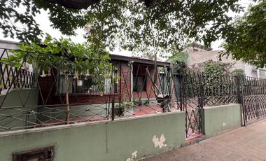 Casa tres ambientes con terraza y garage a la Venta en Wilde