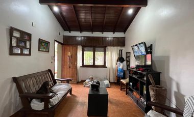 Casa tres ambientes con terraza y garage a la Venta en Wilde