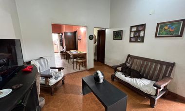 Casa tres ambientes con terraza y garage a la Venta en Wilde
