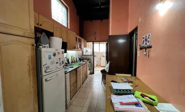 Casa tres ambientes con terraza y garage a la Venta en Wilde