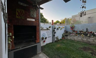 Florida Mitre - Excelente ubicación - Casa 3 amb con garaje y Patio-Jardín!