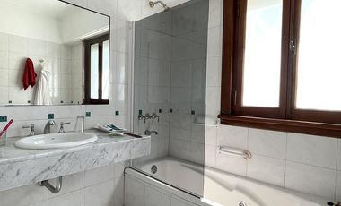 Casa en  Venta en Vte. Lopez - 5 amb.