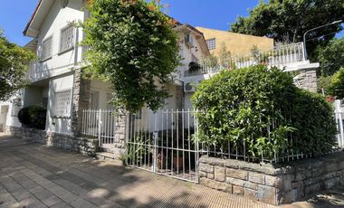 Casa en  Venta en Vte. Lopez - 5 amb.
