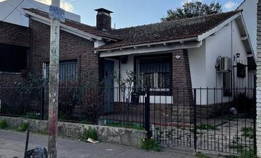 Venta de Chalet 2 Amb.  en Ramos Mejía  S/Avenida