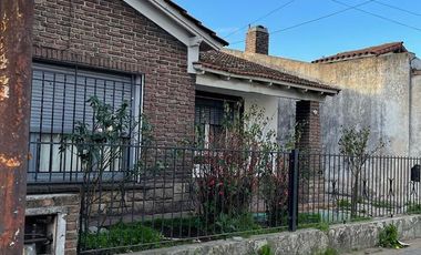 Venta de Chalet 2 Amb.  en Ramos Mejía  S/Avenida