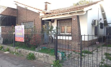 Venta de Chalet 2 Amb.  en Ramos Mejía  S/Avenida