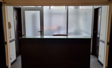 VENDO OFICINA AMPLIA 85 MTS2 CON COCHERA Y 5 DESPACHOS - ZONA MACROCENTRO
