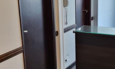 VENDO OFICINA AMPLIA 85 MTS2 CON COCHERA Y 5 DESPACHOS - ZONA MACROCENTRO