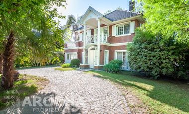 3 dormitorios con pileta y jardin alquiler anual.