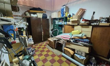 Venta de casa de 3 ambientes con cochera y quincho en  Quilmes Oeste