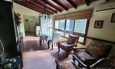 Venta de casa de 3 ambientes con cochera y quincho en  Quilmes Oeste