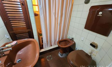 Venta de casa de 3 ambientes con cochera y quincho en  Quilmes Oeste