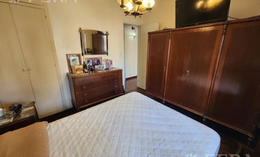 Venta de casa de 3 ambientes con cochera y quincho en  Quilmes Oeste