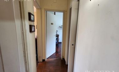 Venta de casa de 3 ambientes con cochera y quincho en  Quilmes Oeste