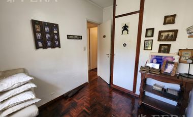 Venta de casa de 3 ambientes con cochera y quincho en  Quilmes Oeste
