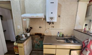 Venta de casa de 3 ambientes con cochera y quincho en  Quilmes Oeste
