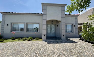 VENTA CASA SAN SEBASTIAN AREA 2 - 4 AMBIENTES