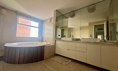 Departamento en venta 4 ambientes màs dependencia Las Cañitas, seguridad 24hs, cocheras