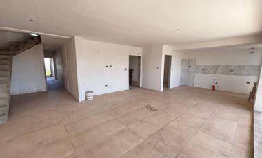 Venta Piso Con Terraza Privada, Lanús, 160M2.