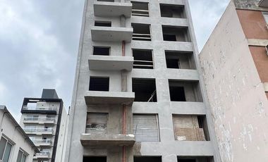 Venta Piso Con Terraza Privada, Lanús, 160M2.