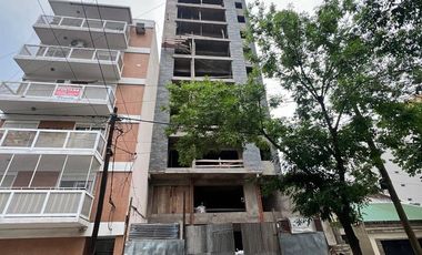 Venta Piso Con Terraza Privada, Lanús, 160M2.