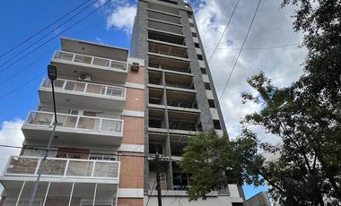 Venta Piso Con Terraza Privada, Lanús, 160M2.