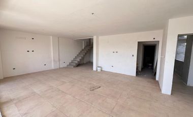 Venta Piso Con Terraza Privada, Lanús, 160M2.