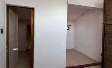 CASA DE 5 AMB VENTA EN Leon Ortiz de Rozas 3767  (remedios de escalada)