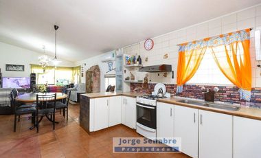 Casa Quinta en VENTA o PERMUTA - 3 amb + 2 casas - PILETA