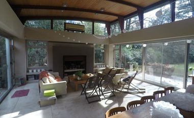 Venta casa en el cortijo. Excelente lote y unica por diseño y calidad constructiva. 3 habitaciones baño en suite vestidor. Parque Parrilla