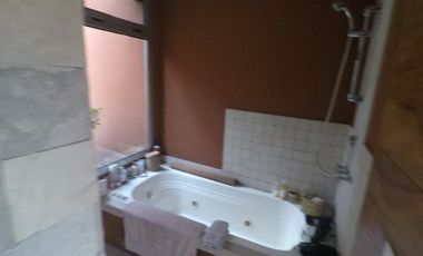 Venta casa en el cortijo. Excelente lote y unica por diseño y calidad constructiva. 3 habitaciones baño en suite vestidor. Parque Parrilla