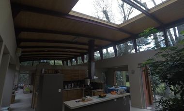 Venta casa en el cortijo. Excelente lote y unica por diseño y calidad constructiva. 3 habitaciones baño en suite vestidor. Parque Parrilla