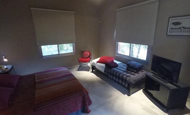 Venta casa en el cortijo. Excelente lote y unica por diseño y calidad constructiva. 3 habitaciones baño en suite vestidor. Parque Parrilla