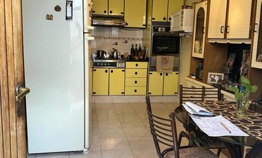 Venta PH 4 Amb. en 2 Ptas. en Ramos Mejía  - Muy Buen Estado  C/2 patios