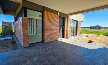 Casa en venta dos dormitorios. Calidad de terminaciones. Sobre Avenida de Ecotierra, Pueblo Esther.