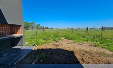 Casa en venta dos dormitorios. Calidad de terminaciones. Sobre Avenida de Ecotierra, Pueblo Esther.
